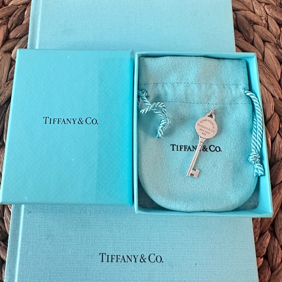 Authentic Tiffany and Co Return to Tiffany round key